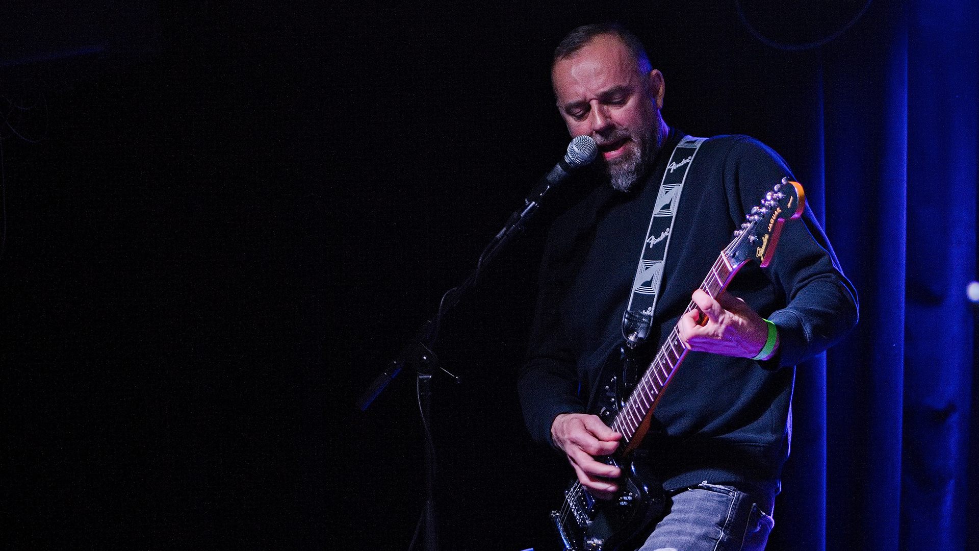 Rado Šedivý s gitarou